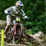 Valentina Höll rast zum fünften WM-Gold im Downhill in Serie