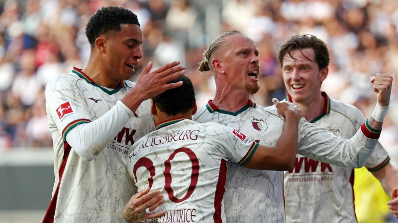 Bittere Pleite für Hütter! Augsburg stürmt an Tabellenspitze