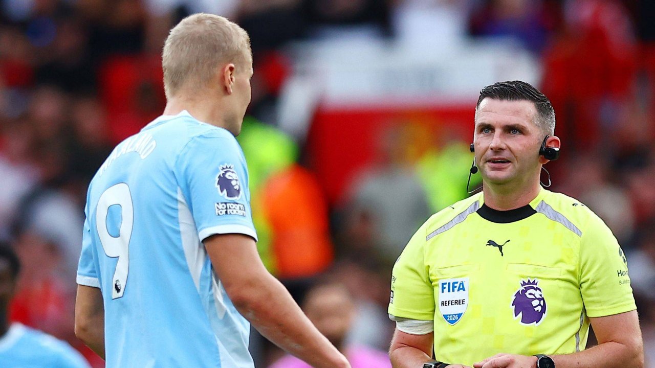 Fehlentscheidung im Manchester Derby: Konsequenzen für VAR-Duo