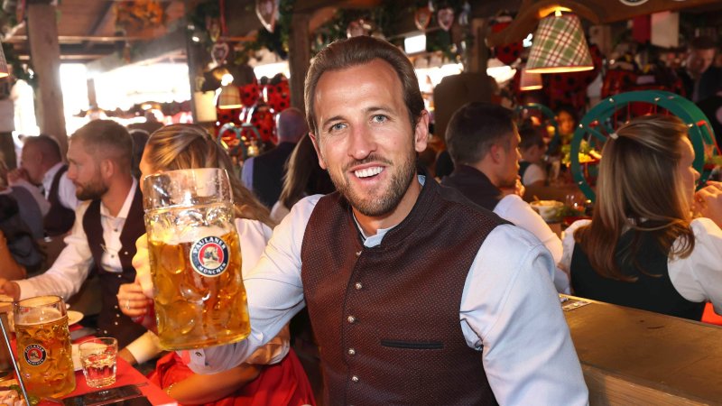 Kane & Co. in der Lederhose! FC Bayern am Oktoberfest - Bilder