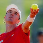 Lukas Neumayer meistert Auftakt gegen Lokalmatador