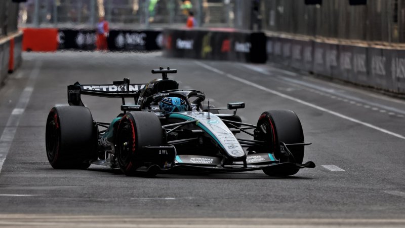 Russell gewinnt in Baku zwei Zehntel vor Verstappen!