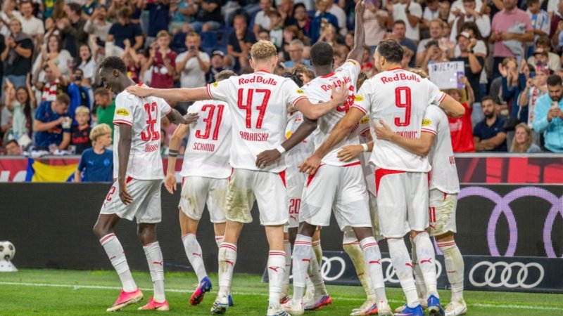 Mitsteigern: Sky Box-Tickets für das Spitzenspiel Salzburg - LASK