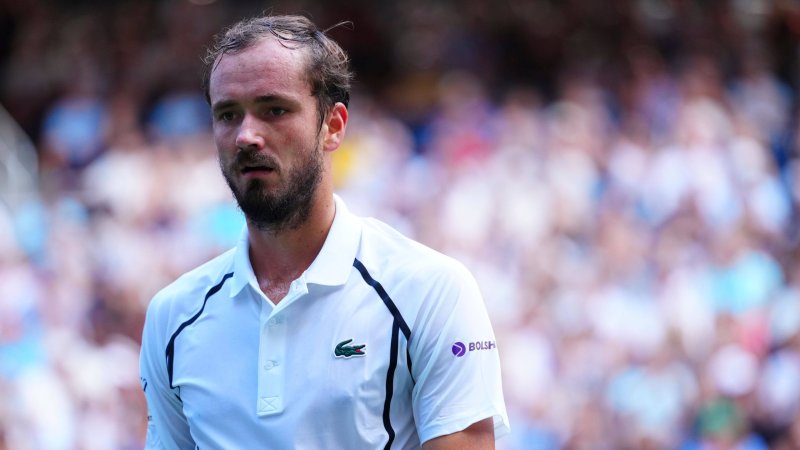 Medvedev trifft Fan! Djokovic zieht in Peking ins Finale ein