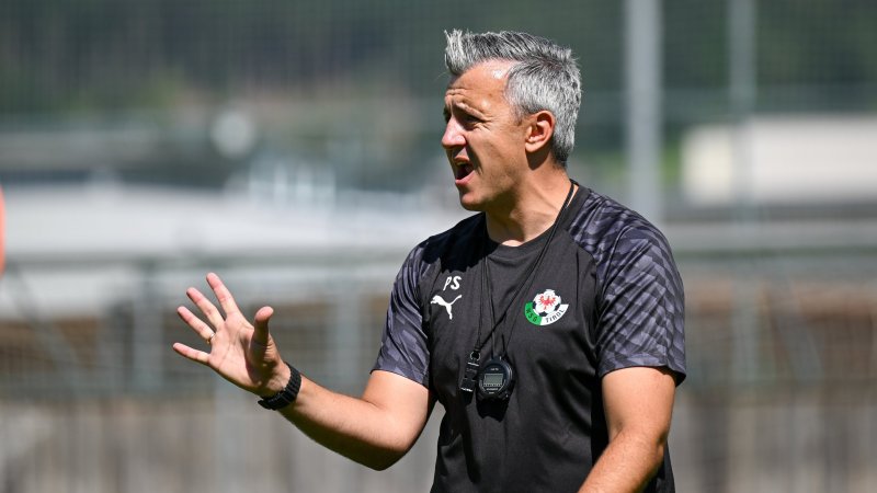Schöne Aktion! WSG-Coach Semlic trainiert Mädchen-Team