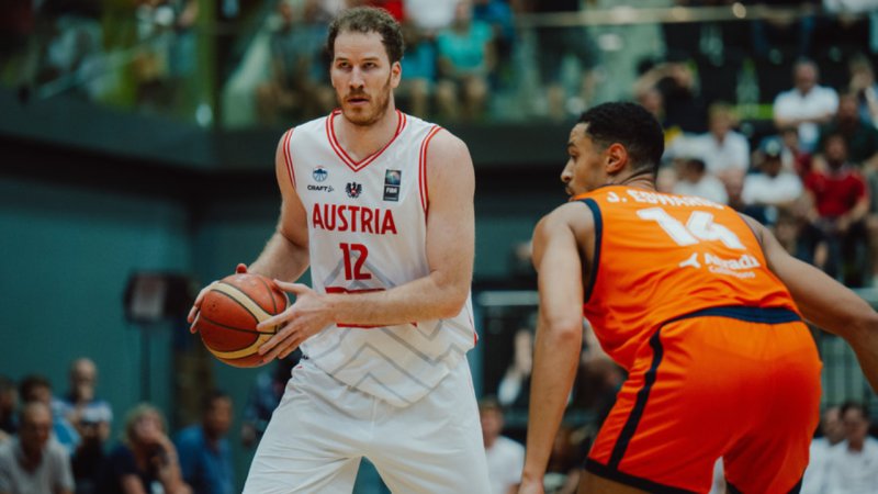 Signierter Wilson-Basketball von NBA-Profi Jakob Pöltl