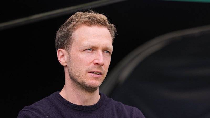 KSC-Trainer Max Senft: "Werde Kühbauer wieder die Hand hinhalten"