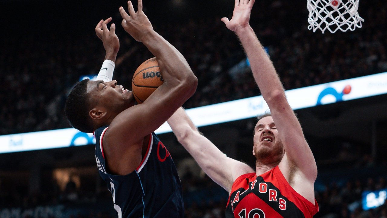 Photo: laola1.at Jakob Pöltl and Raptors finish preseason against Pistons