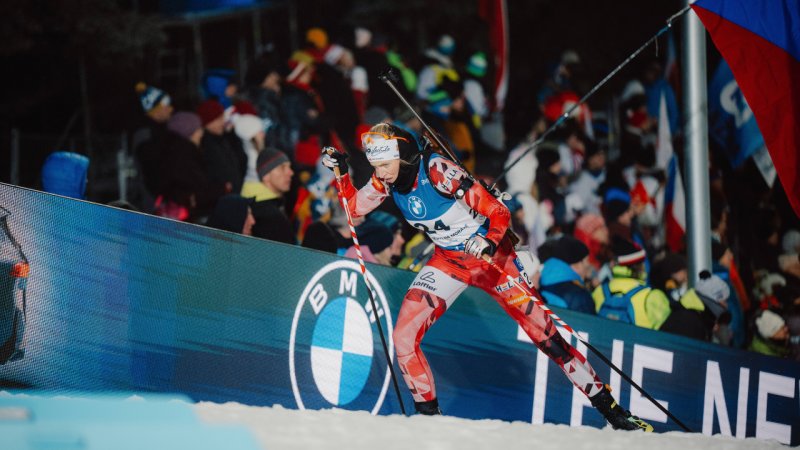 Eine von Biathlon-Weltmeisterin Lisa Hauser handsignierte Jacke