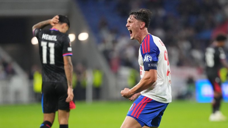 Neuer Tabellenführer! Bachers Lyon siegt in Unterzahl