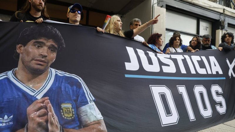 Maradona-Prozess: Tochter mit Tränen-Appell ans Gericht