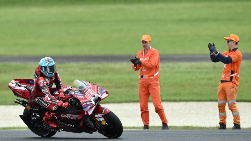 Marquez gewinnt Australien-Sprint, Martin bricht sich Handgelenk