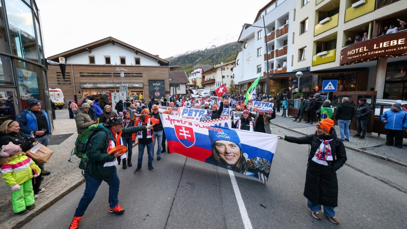 Sölden feiert die Ski-Fans: Die Fanclub-Parade in Bildern