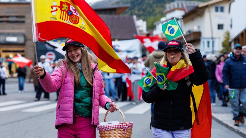 Sölden feiert die Ski-Fans: Die Fanclub-Parade in Bildern