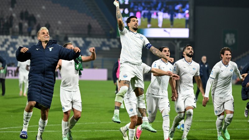 Lazio springt mit Sieg in irrem Torspektakel auf Platz eins