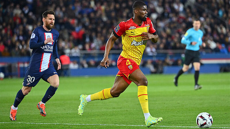 Team der Saison: <a href='/de/daten/news/fussball/kevin-danso/' class='tag'>Kevin Danso</a> wird besondere Ehre zuteil