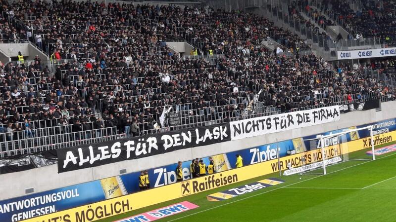 Warnstreik! <a href='/de/daten/news/fussball/lask/' class='tag'>LASK</a>-Fans protestieren gegen Vereinsführung