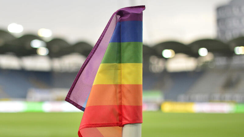 Frauen WM: FIFA lässt Regenbogenschleife zu