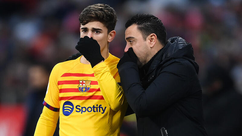 Offene Zukunft: Barca-Trainer Xavi spricht mit <a href='/de/daten/news/fussball/gavi/' class='tag'>Gavi</a>