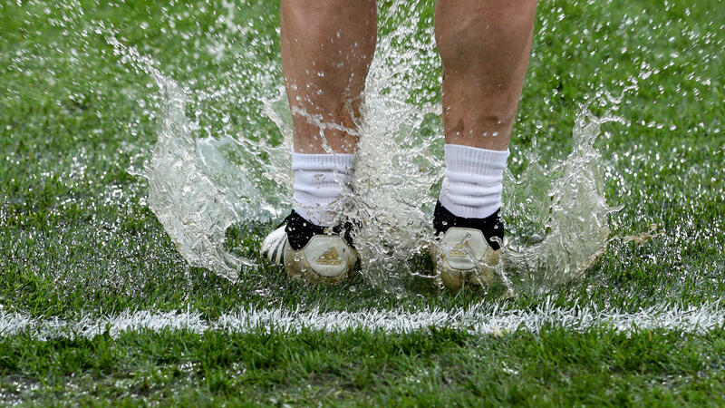 Dauerregen sorgt für Absagen in der <a href='/de/daten/news/fussball/2--liga/' class='tag'>2. Liga</a>