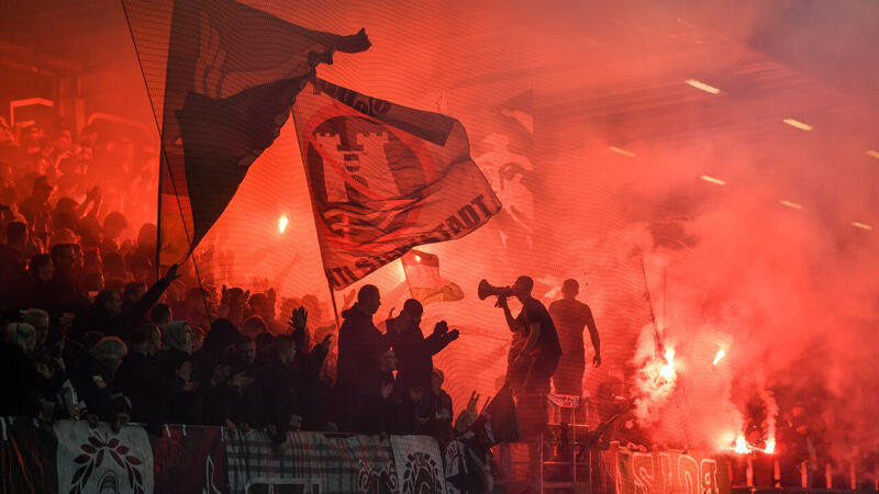 "Trainerfriedhof": Supras Ried fordern Neuausrichtung 