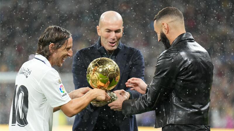 <a href='/de/daten/news/zinedine-zidane/' class='tag'>Zinedine Zidane</a> stellt PSG Ultimatum für Zusage