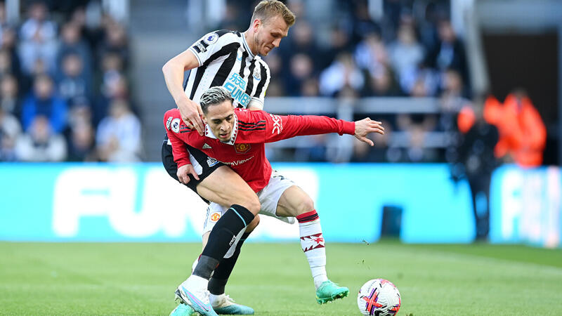 Newcastle überholt <a href='/de/daten/news/fussball/manchester-united/' class='tag'>Manchester United</a> im direkten Duell