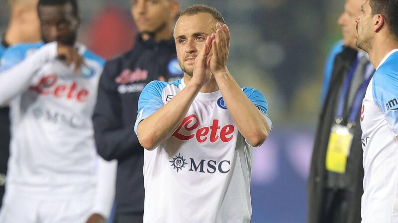 <a href='/de/daten/news/fussball/ssc-napoli/' class='tag'>SSC Napoli</a> verlängert mit Stammkraft