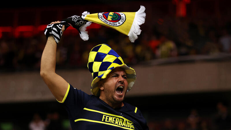 Fenerbahce-Fans fordern Rücktritt der türkischen Regierung