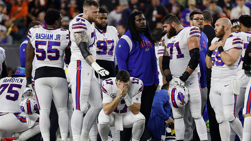 Bills-Spieler bricht zusammen und muss reanimiert werden