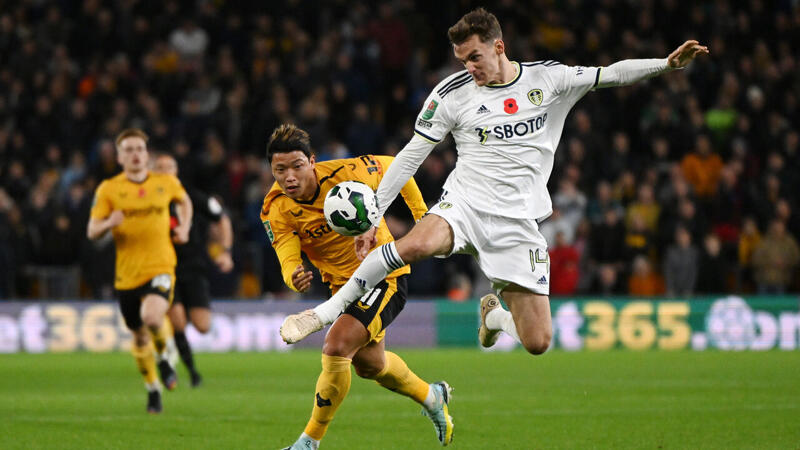 Leeds United verlängert mit zwei Abwehrstützen