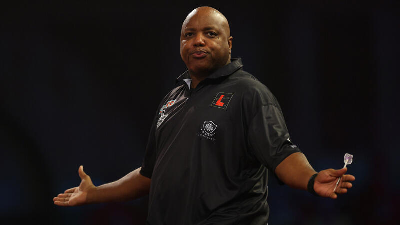 <a href='/de/daten/news/darts/' class='tag'>Darts</a>-WM: Price und Ex-Baseballer Gates steigen auf