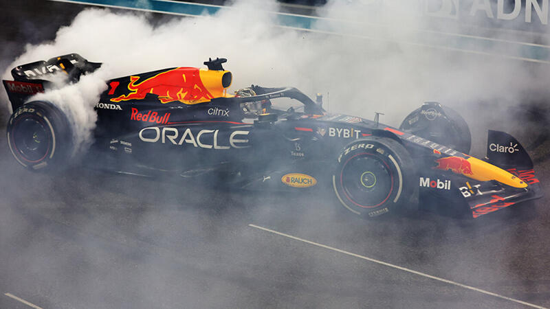 <a href='/de/daten/news/formel-1/red-bull-racing/' class='tag'>Red Bull Racing</a> glaubt an Dreikampf im nächsten Jahr