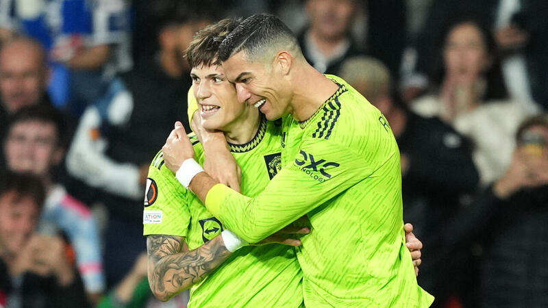 <a href='/de/daten/news/fussball/manchester-united/' class='tag'>Manchester United</a> siegt, muss aber in die EL-Zwischenrunde