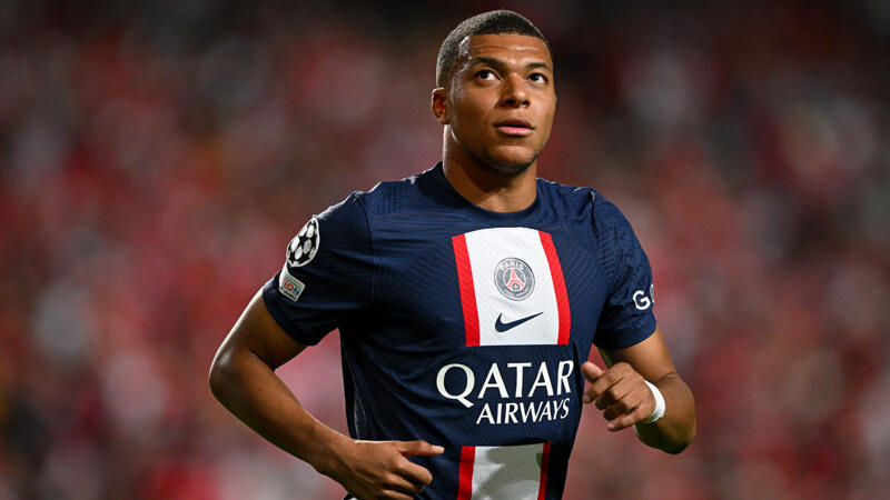 <a href='/de/daten/news/fussball/ligue-1/' class='tag'>Ligue 1</a>: PSG-Star <a href='/de/daten/news/fussball/kylian-mbappe/' class='tag'>Kylian Mbappe</a> ist bestbezahlter Fußballer