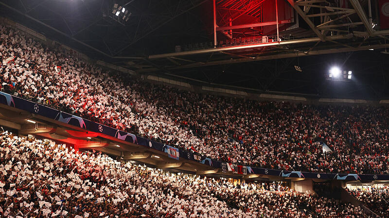 Verbot von Pappkartons im Ajax-Stadion