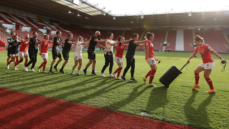 "Party gehört dazu!" ÖFB-Frauen crashen PK