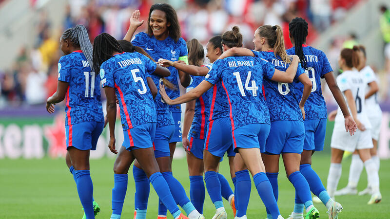 Frankreich startet mit Schützenfest gegen Italien