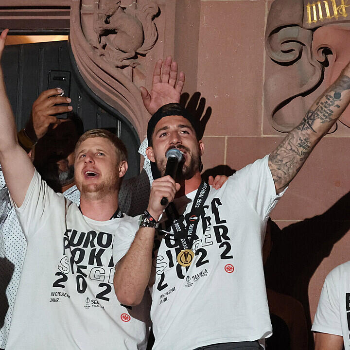 Polarisierender Hinteregger: "Hinti-Army" & Partys