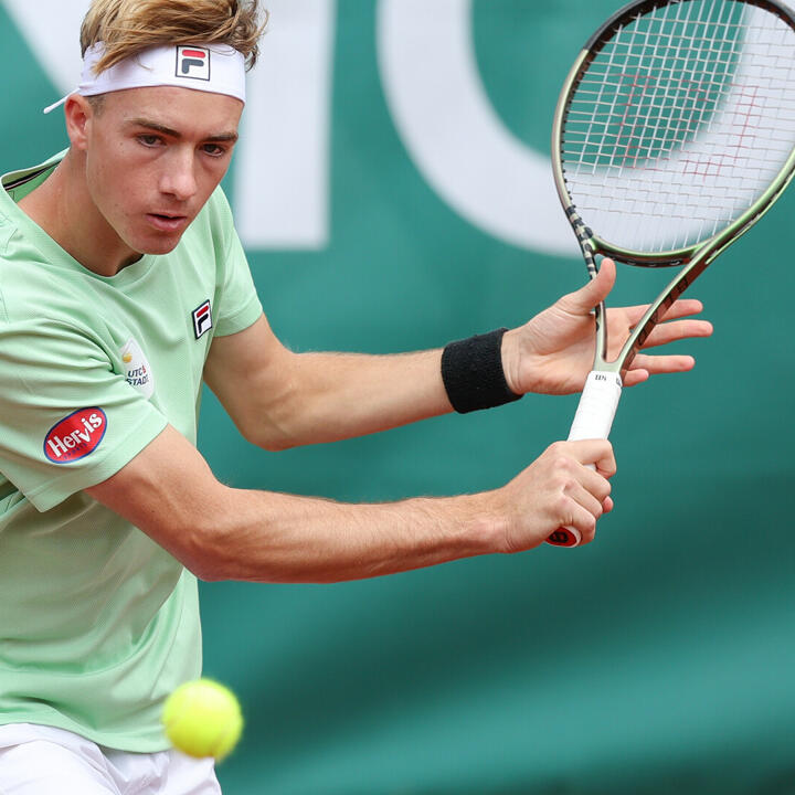 L. Neumayer - Eine Tennis-Hoffnung will nach oben