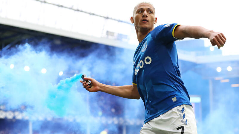 Pyro-Wurf auf Fans! Everton-Star droht Ärger