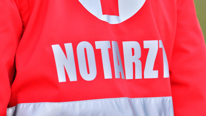 Zuschauer verletzt Spieler mit Tritt gegen Kopf