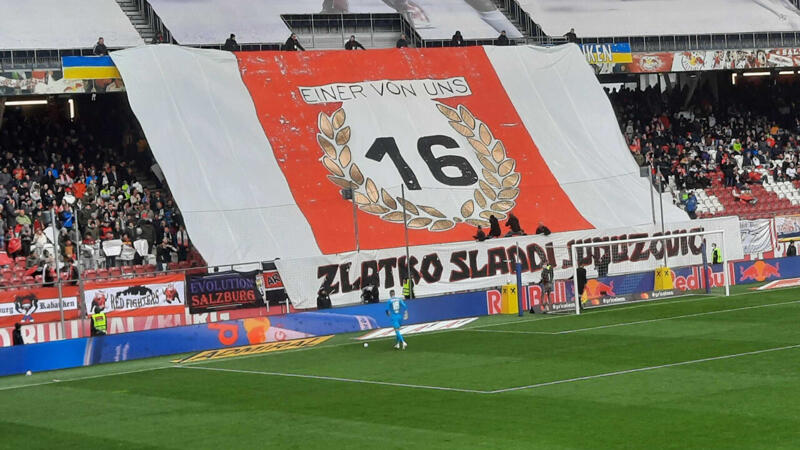 Salzburg-Fans feiern <a href='/de/daten/news/zlatko-junuzovic/' class='tag'>Zlatko Junuzovic</a>