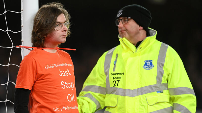 Kuriose Unterbrechung in Englands <a href='/de/daten/news/fussball/premier-league/' class='tag'>Premier League</a>