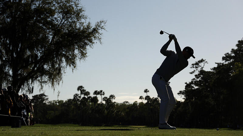 Abbruch wegen Dunkelheit und ein Hole in One