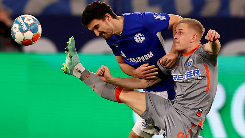 Schalke bleibt an Tabellenspitze dran