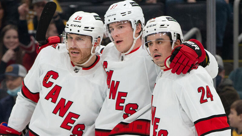 Hurricanes fügen Bruins böse Heimniederlage zu