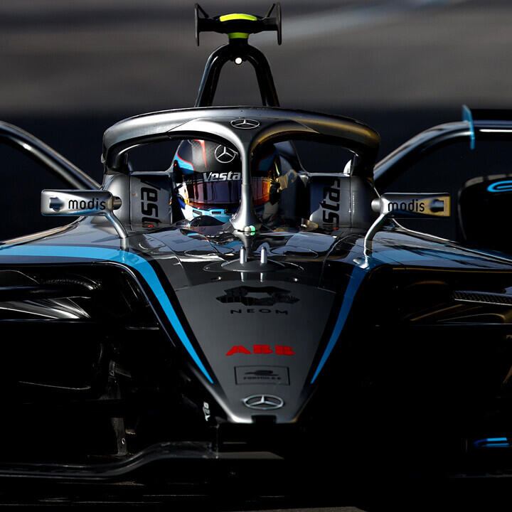 Mercedes-Fahrer De Vries dominiert Formel-E-Start