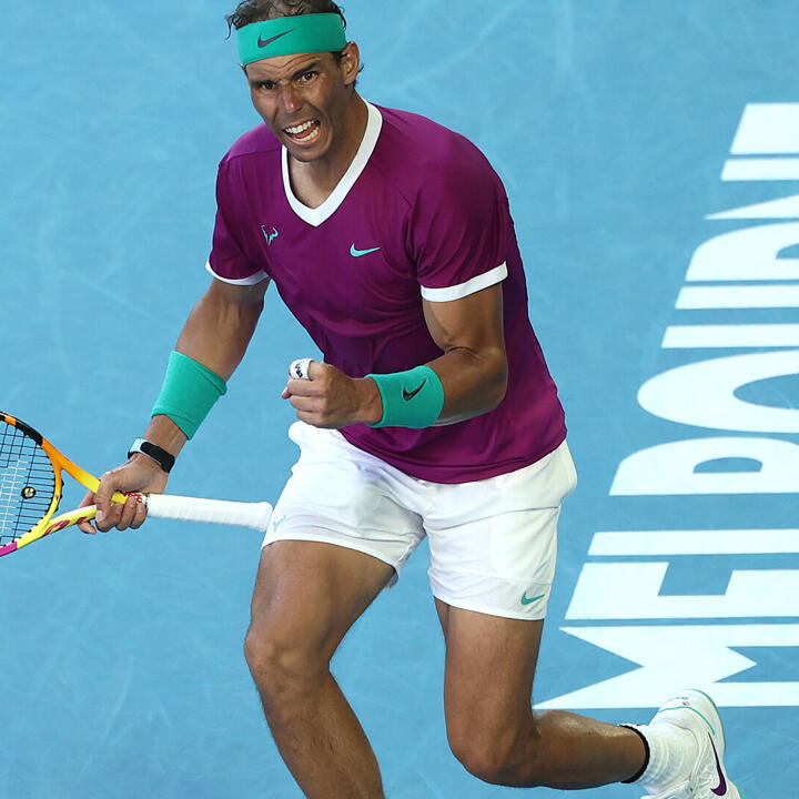 Nadal kämpft sich in fünf Sätzen durch