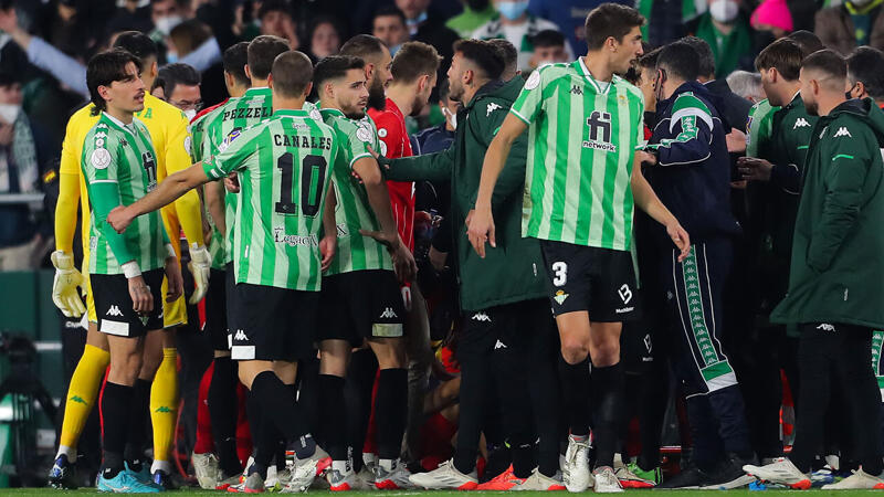 Abbruch im Sevilla-Derby! Fan-Skandal in der Copa